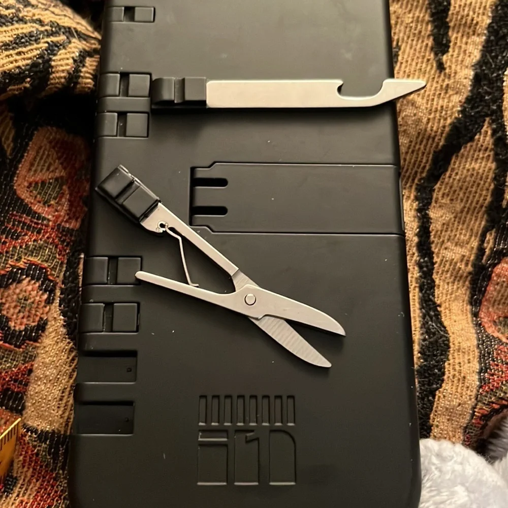IPHONE 5,6 Black case with multiple tools & kick stand great for outdoors